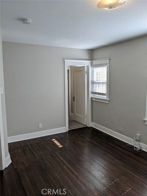 Building Photo - 1000 E 1st St