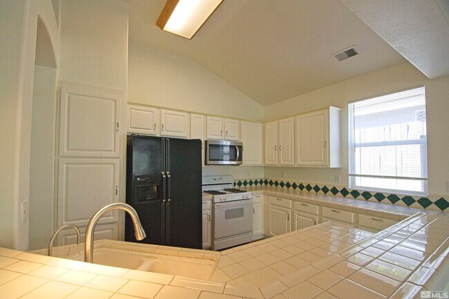 Building Photo - 1167 Tule Dr