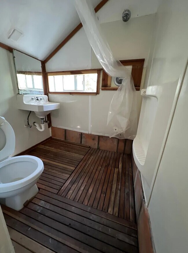 3rd bathroom - 6323 Valley View Rd