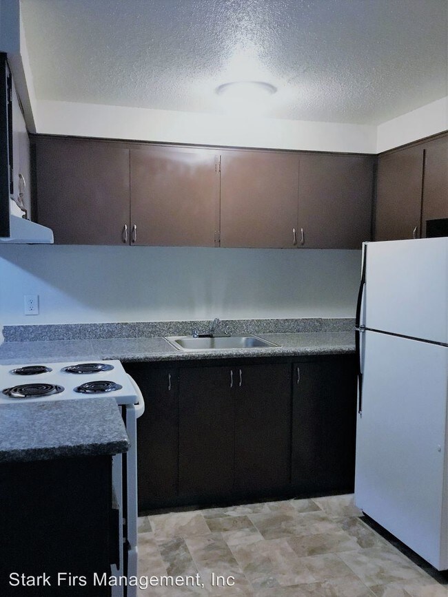 Building Photo - 15850 NE Glisan St