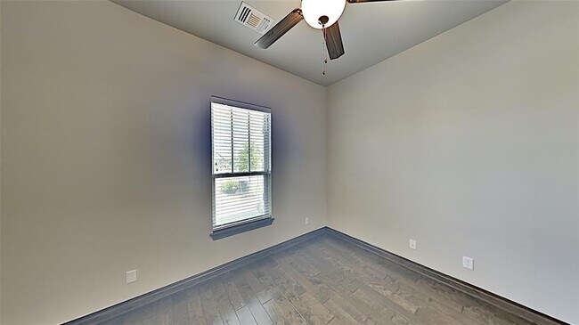 Building Photo - 5917 Grandby Rd