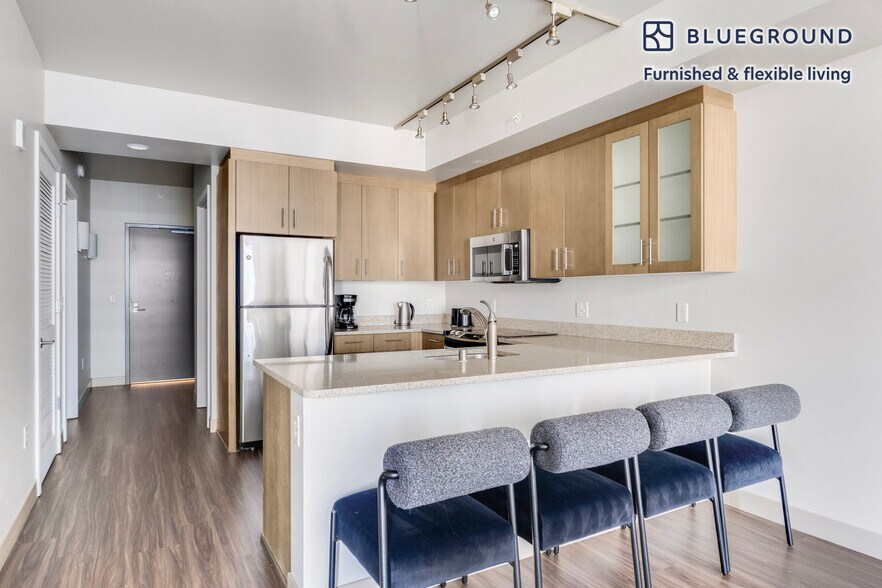 Building Photo - 2121 6th Ave