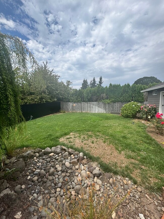 Building Photo - Spectacular Oregon City Single Level