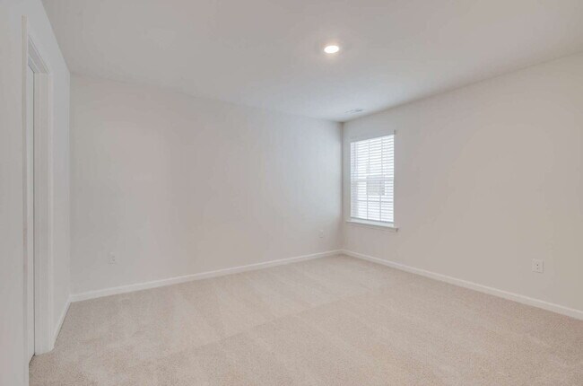 Building Photo - Spacious 4-Bed Gem with 2.5 Baths in Fuqua...