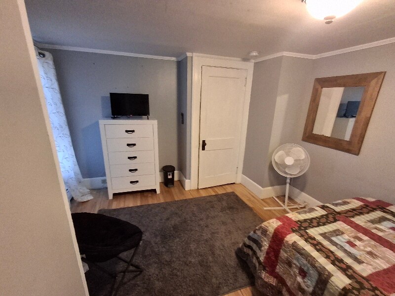 Building Photo - 164 Court St