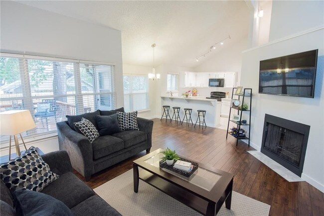 Building Photo - Boxwood Drive
