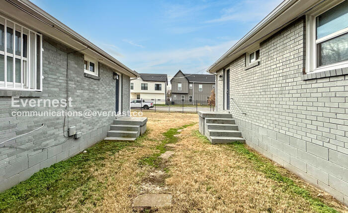 Building Photo - 1728 17th Ave N