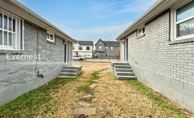 Building Photo - 1728 17th Ave N