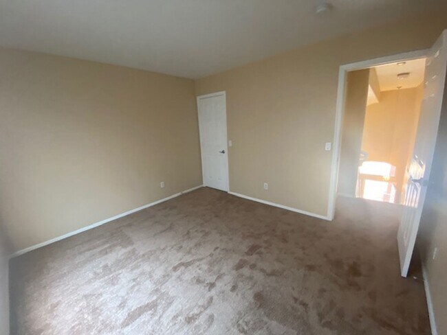 Building Photo - FOR LEASE – 3 BEDROOM, 2.5 BATH TWO STORY HOME WITH COMMUNITY POOL