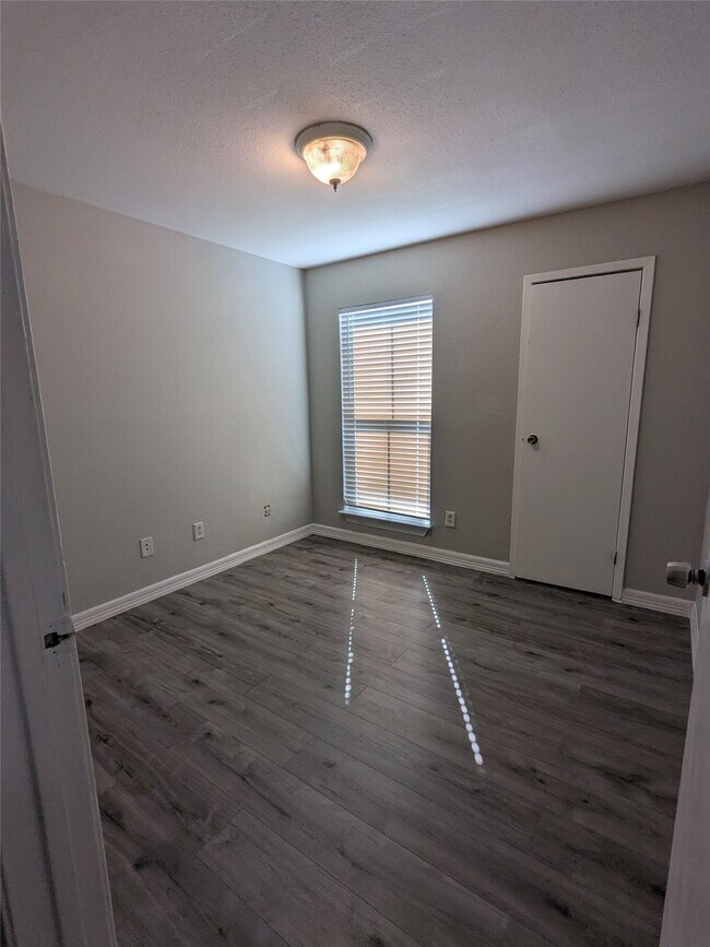 Building Photo - 13480 S Thorntree Dr
