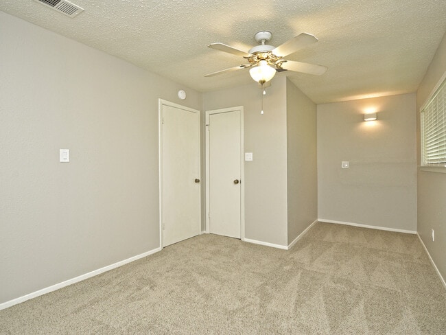 Building Photo - 5913 Little Creek Trail