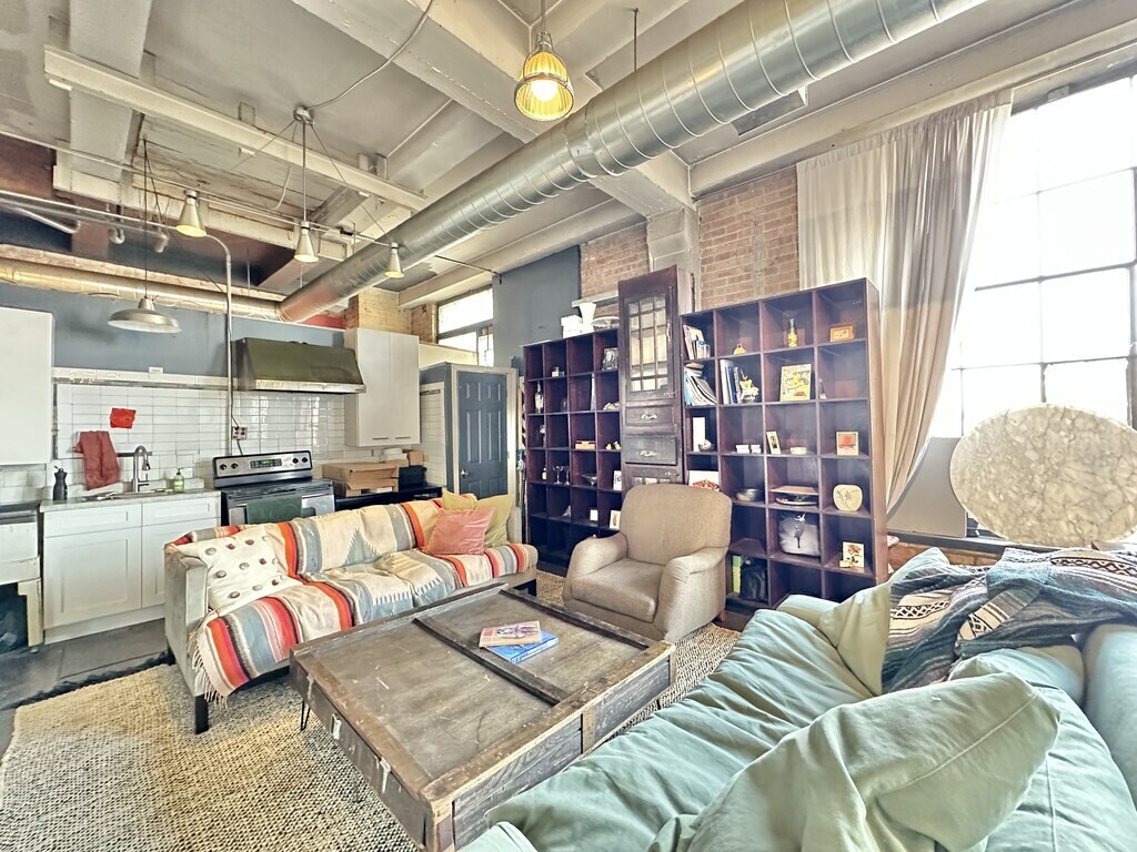 Building Photo - 3144 W Carroll Ave