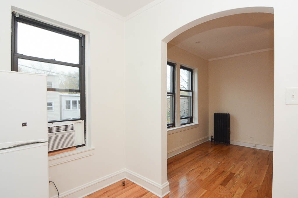 Building Photo - 4856 N Damen Ave