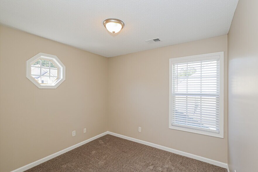 Building Photo - 255 Bainbridge Cir