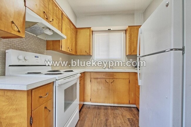 Building Photo - 608 E 16th St