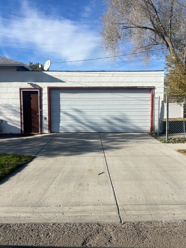 Building Photo - 604 N 10th Ave