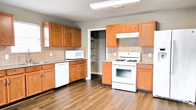 Building Photo - 29303 Legends Hill Dr