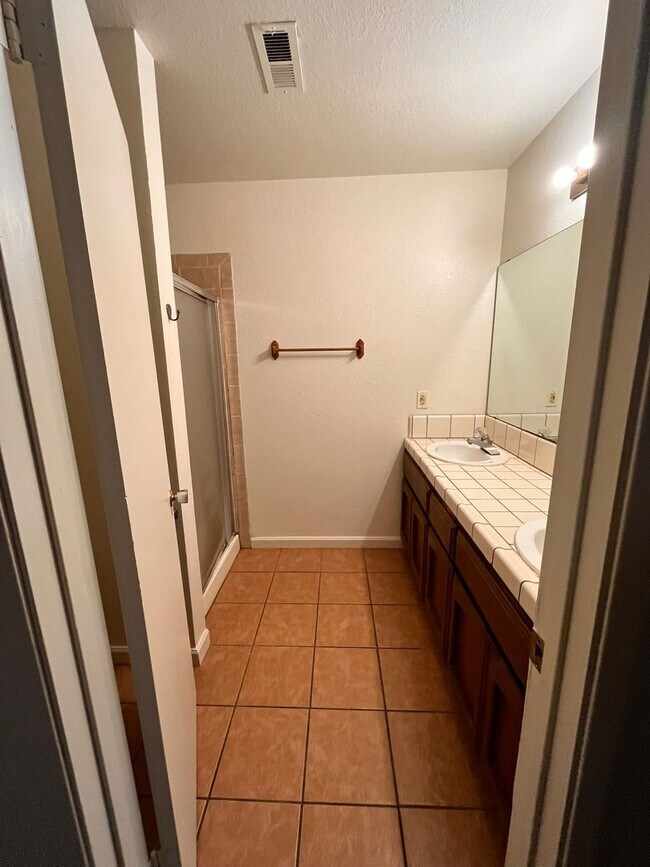 Building Photo - 1524 Swarthmore Dr