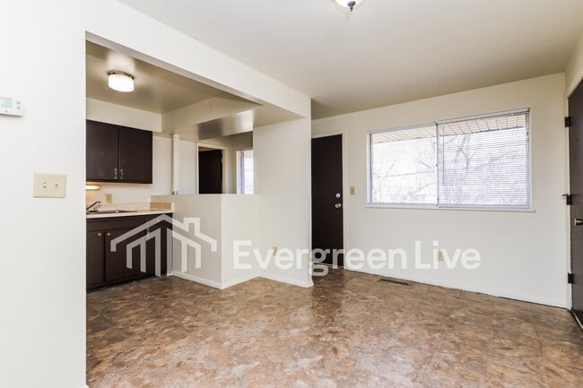 Building Photo - Currently accepting applications!