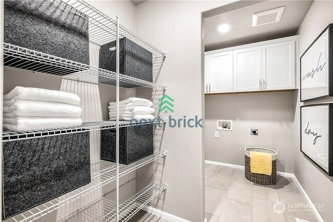 Building Photo - A fabulous 5 bedroom and 3.5 bathroom house