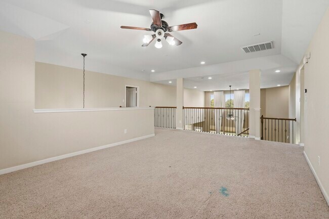 Building Photo - 25907 Foxrun Vista Dr