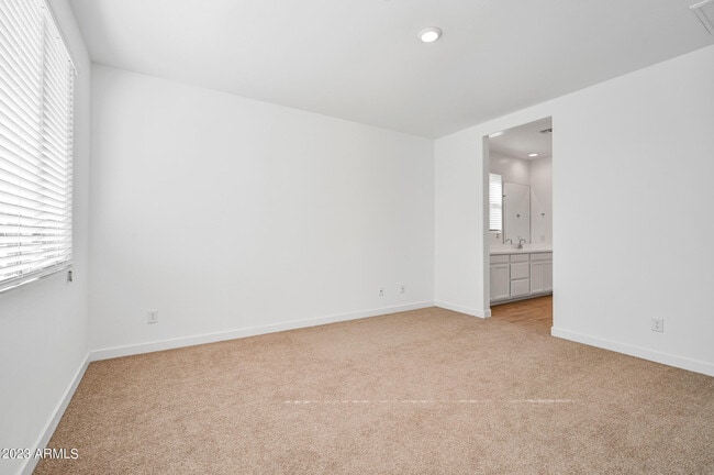 Building Photo - 12617 W Kaler Dr