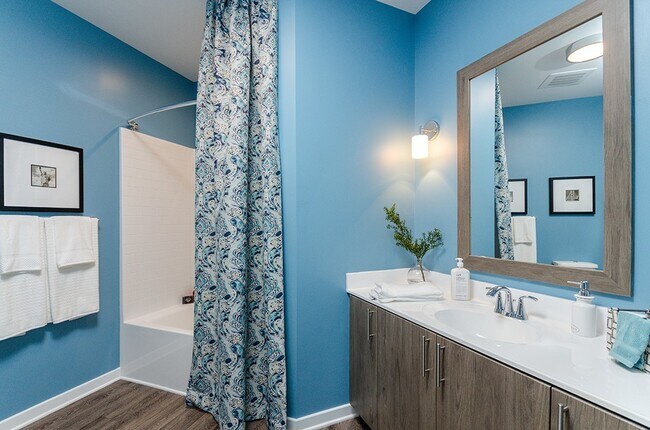Building Photo - Two Bedroom Brand-new Luxury Apartment (Wa...