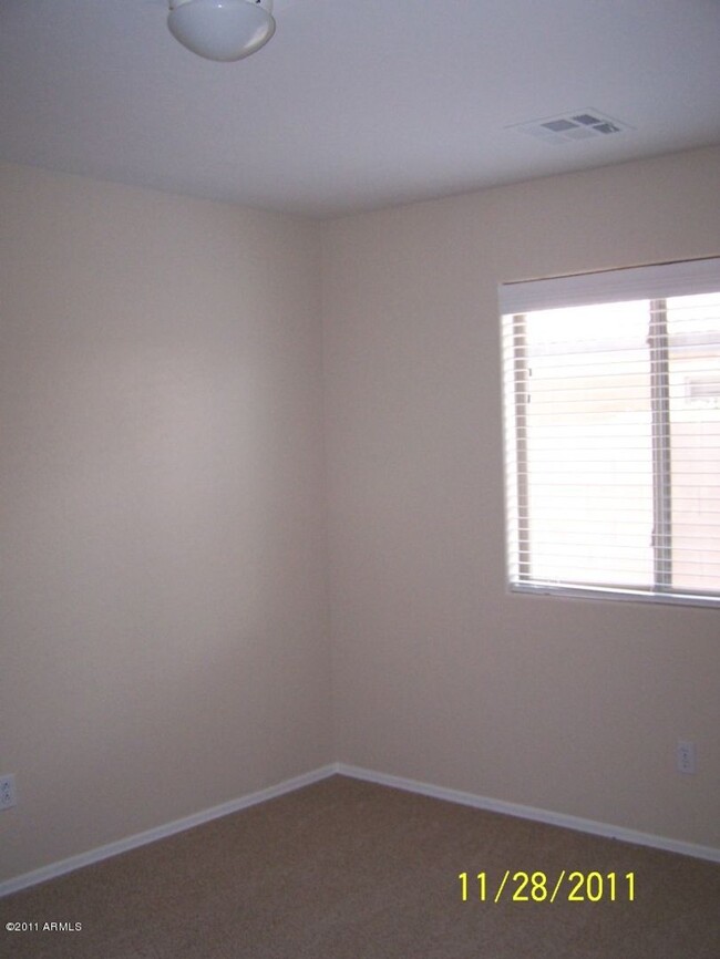 Building Photo - 3 Bed, 2 Bath Home in Power Ranch Subdivis...