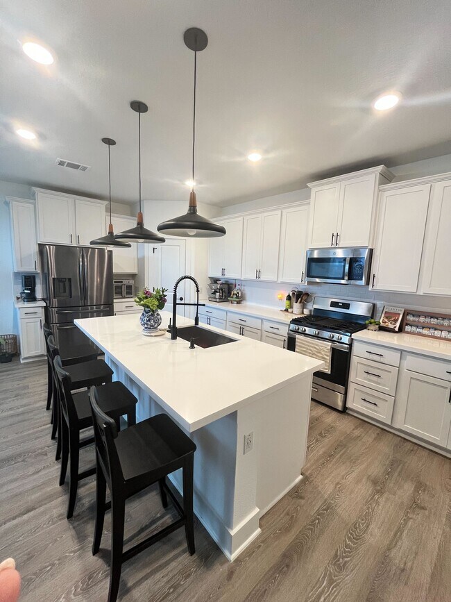 Building Photo - 2905 St Regis Dr