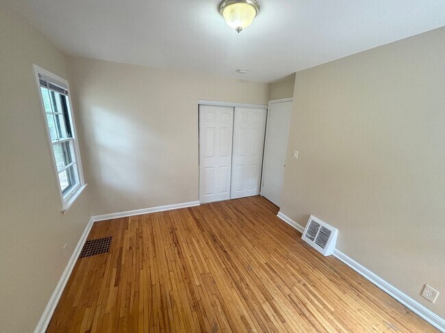 Building Photo - 2839 Virginia Ave S