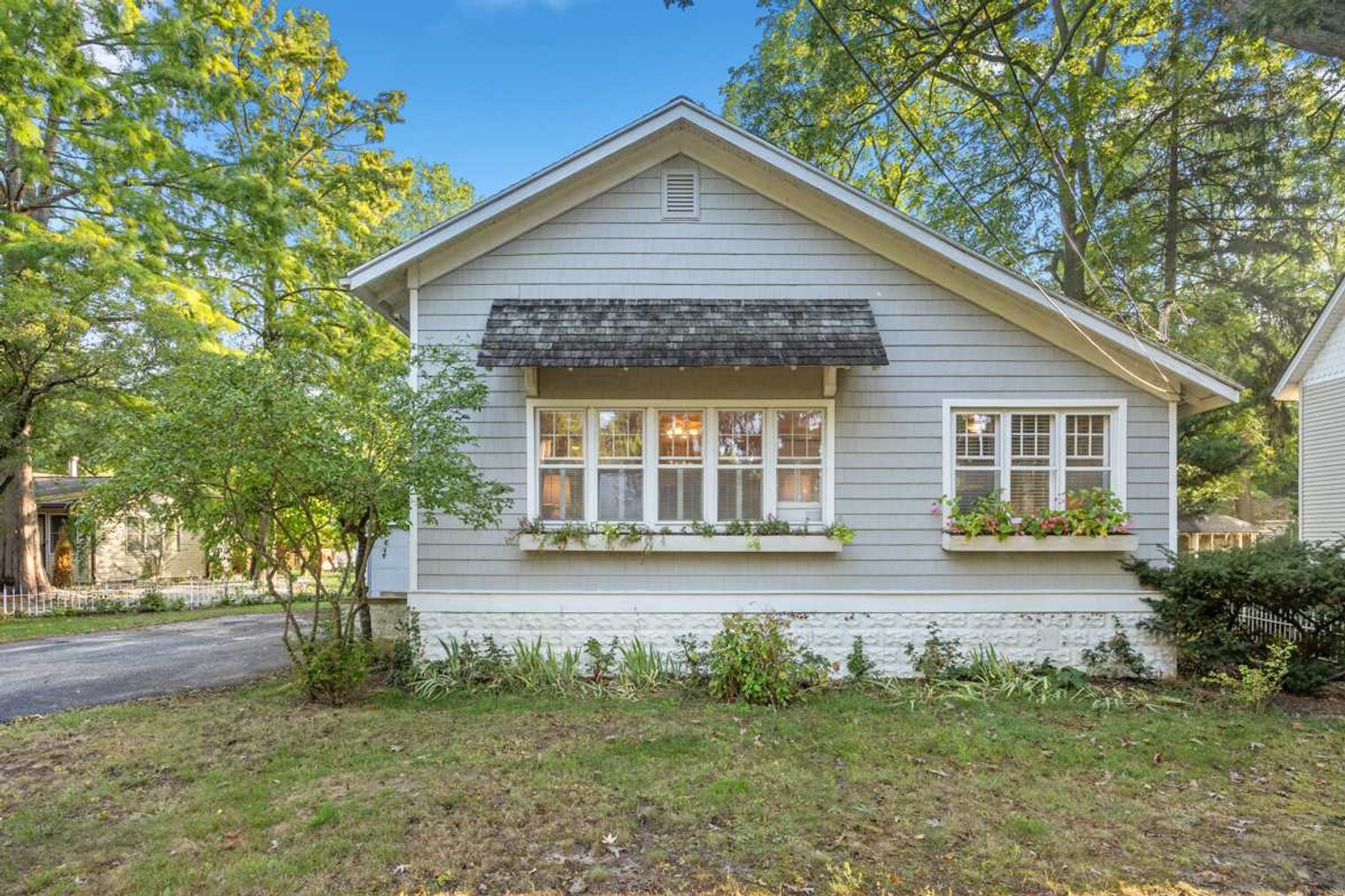 Building Photo - 630 Pleasant St