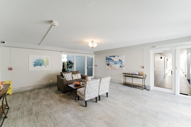 Building Photo - 800 E Camino Real