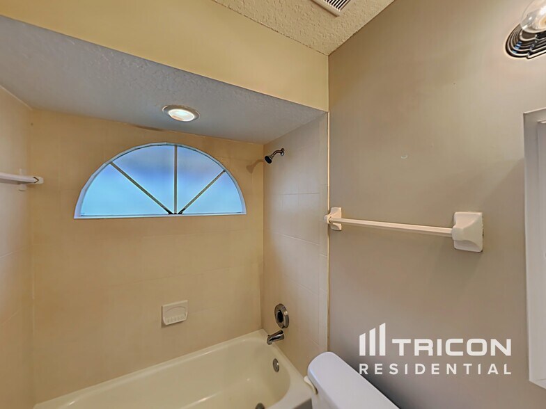 Building Photo - 1425 Walden Oaks Pl