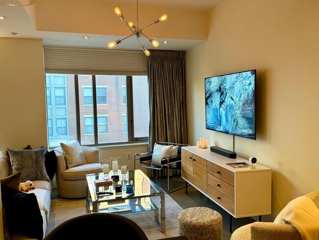 Building Photo - Exceptional condo unit in the heart Boston...