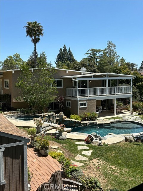 Building Photo - 1014 Hacienda Dr