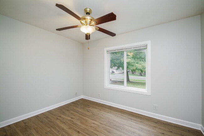 Building Photo - Updated 3-bedroom with Garage