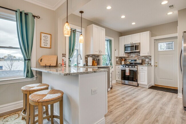 Building Photo - 1538 Fowler Ave