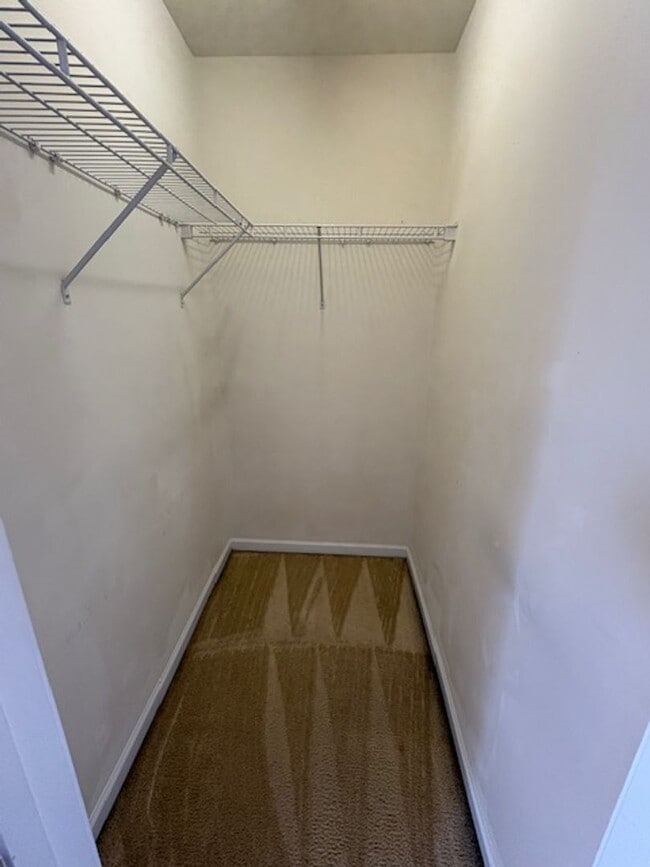 Building Photo - Cozy Living