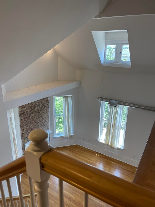 Building Photo - 275 S Limestone