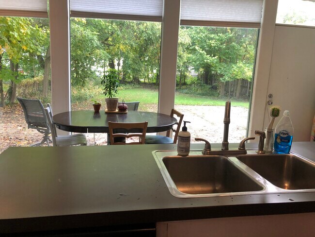 Building Photo - 130 College Ave NE