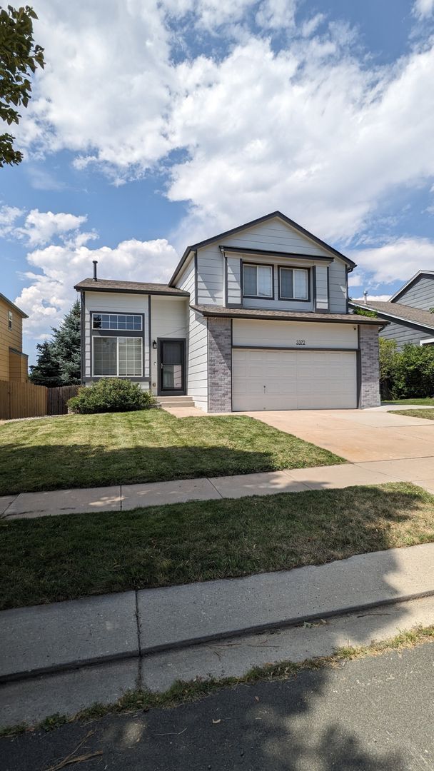 Building Photo - MODERN TWO STORY 3 BED/2.5 BATH WITH FENCE...