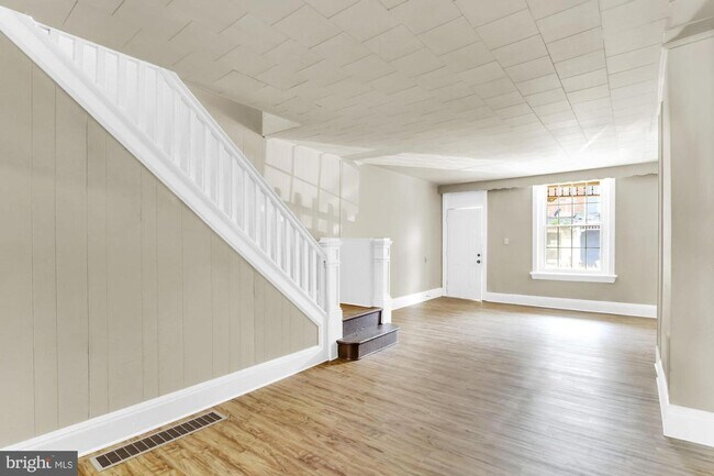 Building Photo - Spacious 3 Bedroom, 1 Bath Home in Harrisburg, Pa!