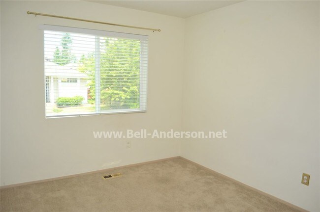 Building Photo - APPLICATION PENDING View Ridge Home with Thr