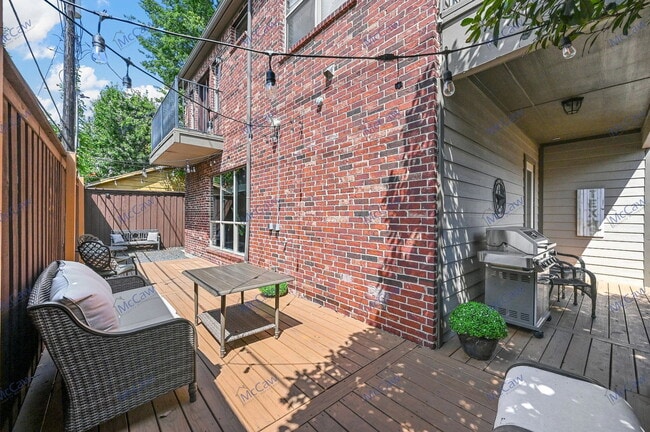 Building Photo - 5211 Mission Ave