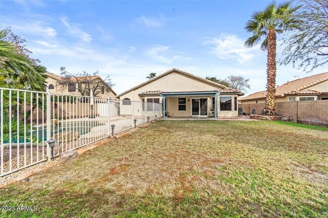 Building Photo - 1327 W Maria Ln