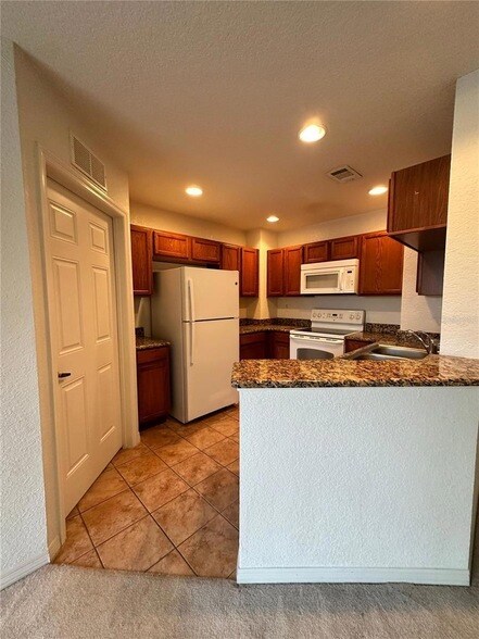 Building Photo - 4600 E Moody Blvd