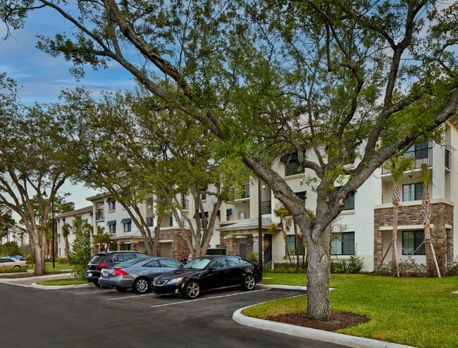 Building Photo - 5351 W Hillsboro Blvd