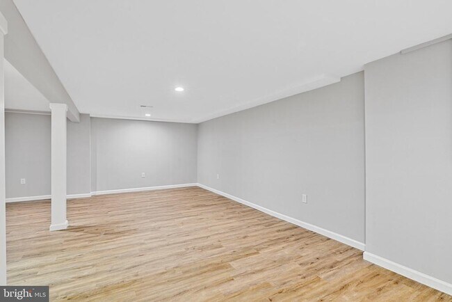 Building Photo - 501 Bloomfield Dr