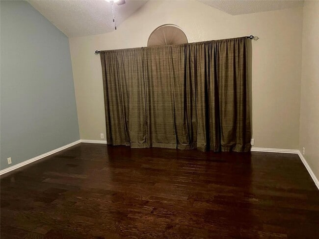 Building Photo - 1505 Fairfield Ct