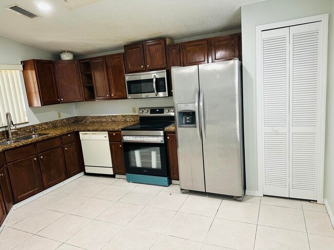 Building Photo - 5165 Foxhall Pl